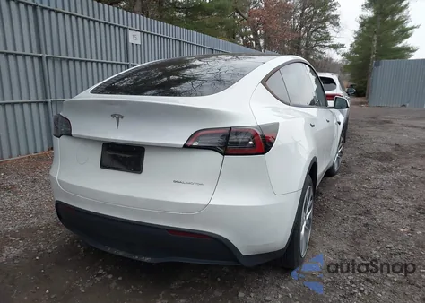 2023 Tesla Model Y Awd/Long Range Dual Motor All-Wheel Drive z USA, uszkodzony, nr VIN 7SAYGDEE6PA124988